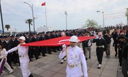 Samsun'da Mustafa Kemal Atatürk'ü temsil eden bayrak karaya çıkarıldı!