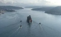 Doğal gaz boru hattı döşeme platformu İstanbul Boğazı'ndan geçti!