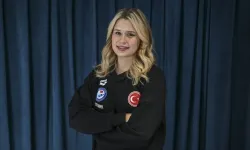 Defne Kurt, Avrupa Yüzme Şampiyonası'nda gümüş madalya kazandı!