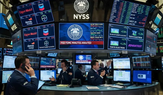 New York borsası enflasyon verisi sonrası karışık açıldı