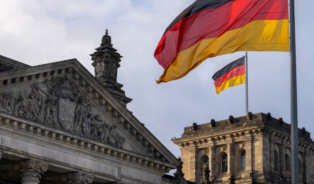 Alman hükümeti, akaryakıt fiyat desteği paketi açıkladı