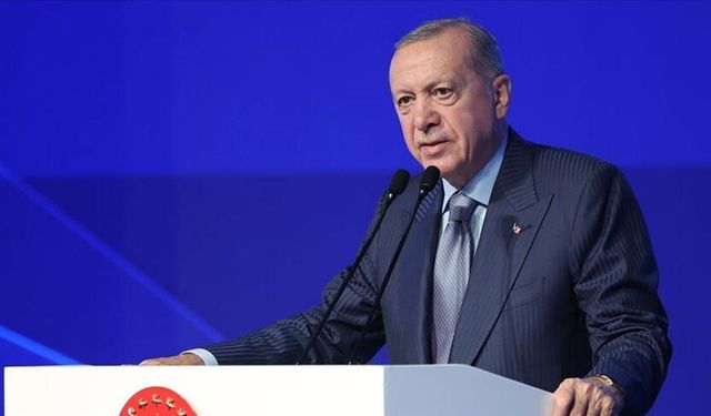 Erdoğan: 'Bu çınarı büyütüp bugünlere getiren hukukçuları şükranla yad ediyorum'