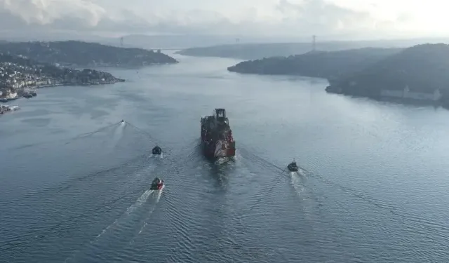 Doğal gaz boru hattı döşeme platformu İstanbul Boğazı'ndan geçti!