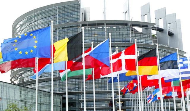 Euro Bölgesi ikinci çeyrekte yüzde 0,4 büyüdü