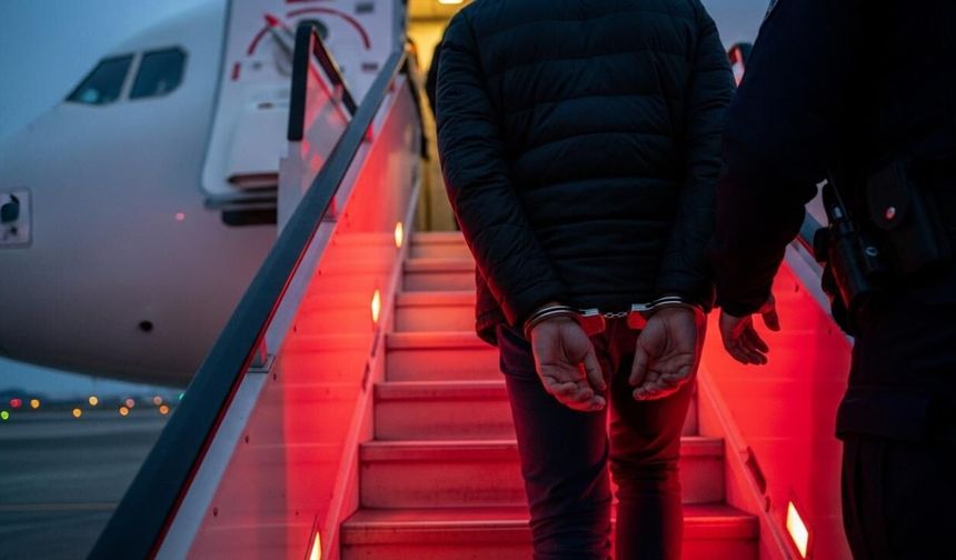 Kırmızı bültende aranan 27 suçlu Türkiye'ye getirildi!