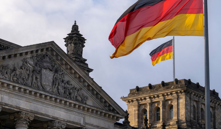 Alman hükümeti, akaryakıt fiyat desteği paketi açıkladı