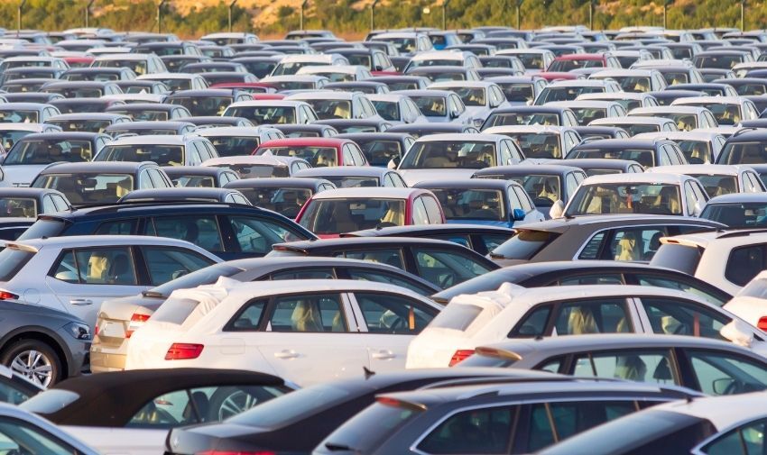 Otomobilde talep azalıyor, reel fiyatlardaki düşüş sürüyor