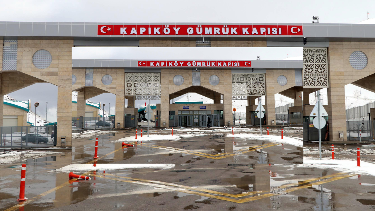 İran ile üç gümrük kapısında yolcu geçişleri karşılıklı durduruldu